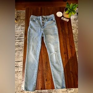 Madewell Roadtripper Jeans Knee-Rip Edition